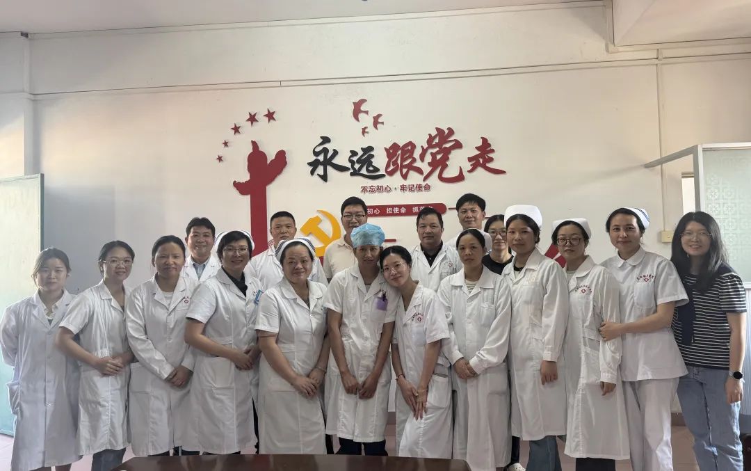 致敬白衣天使，守護人民健康——龍勝鎮(zhèn)開展護士節(jié)慰問活動